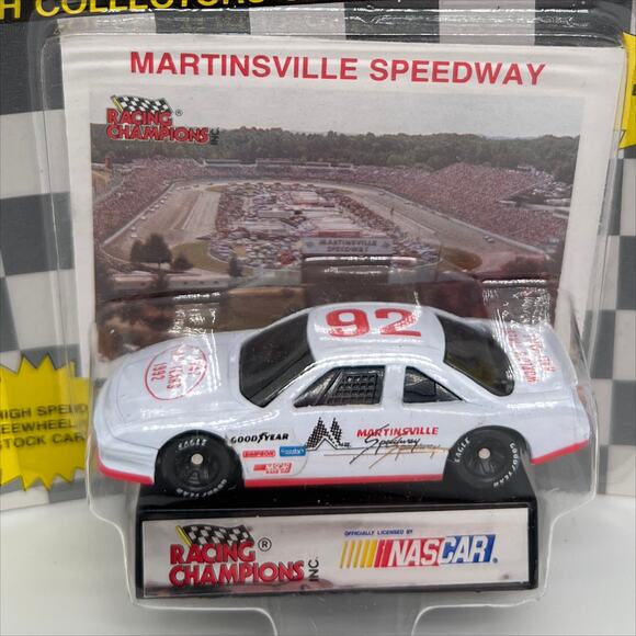 🎁 Racing Champions Collector's Limited Edition Diecast Stock Car Martinsville - Picture 2 of 3